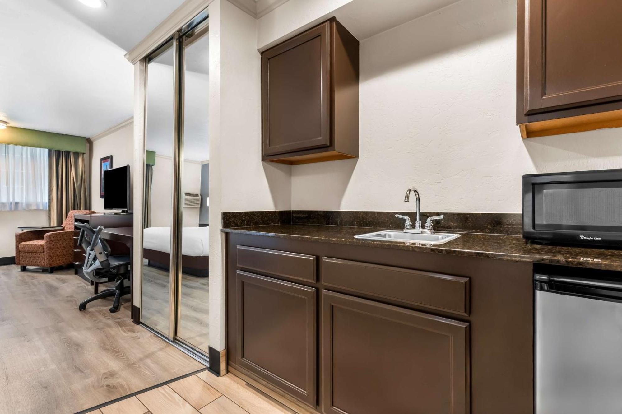Best Western Plus Parkway Inn Wilsonville Eksteriør bilde